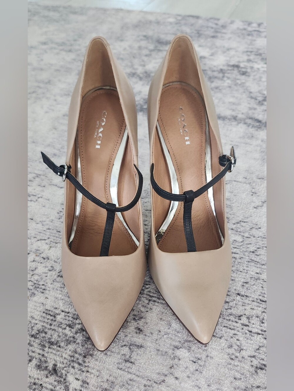 NWOT Coach $218 Fulten T-strap Leather 4" Heel Pumps Size 38.5B Nude/Black